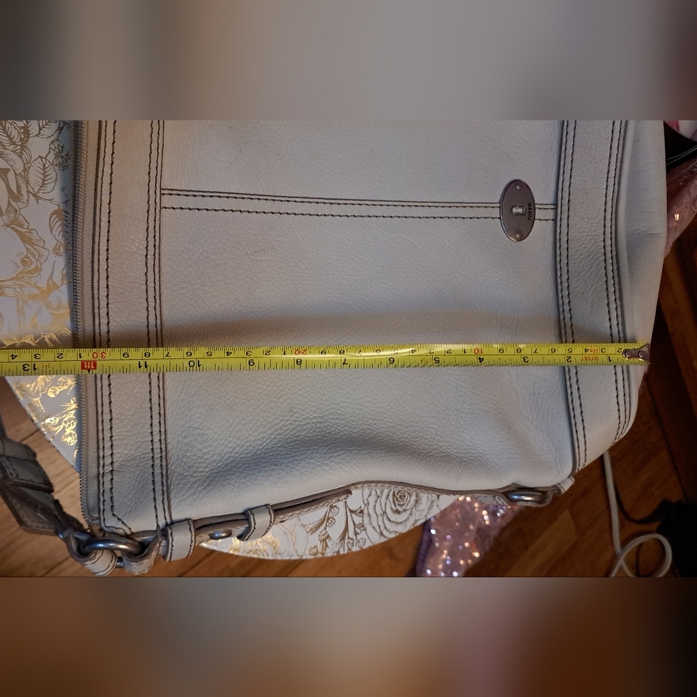 Fossil Off White Leather Shoulder Bag with Silver Hardware. - Picture 13 of 13